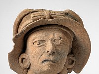 Ame Ker 93  Ame Ker 93, Mexiko, Zentrale Golfküste, Bundesstaat Veracruz, Klassische Periode, ca. 300-800 n. Chr., Fragment einer Figur, Ton, Erdpech, H 11,9 cm, B 12,3 cm : Museumsfoto: Claus Cordes, Bestandskatalog Ethnologie